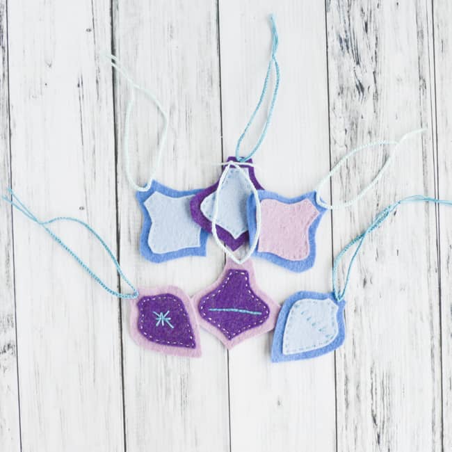 Easy Felt Christmas Ornaments Tutorial with Free Printable Pattern