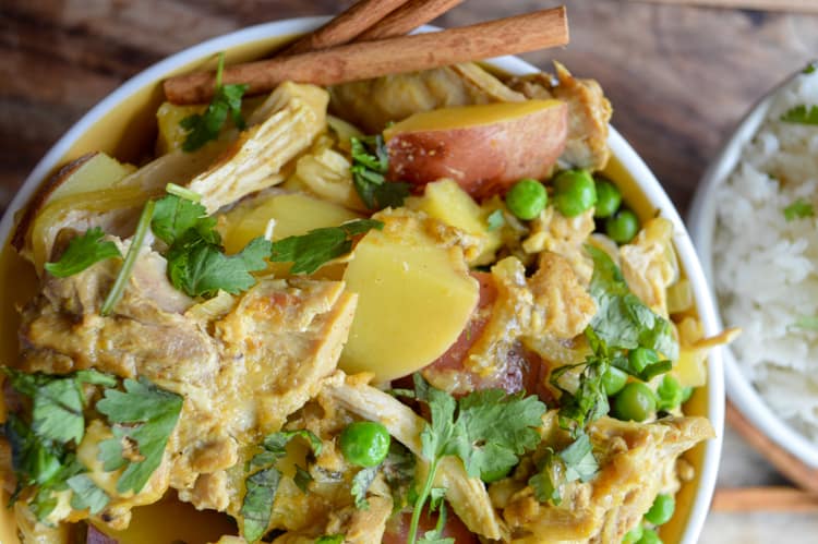 Greek yogurt curry with chicken and potatoes