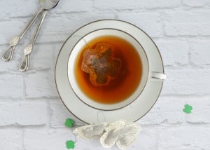 St Patrick's Day Shamrock Teabags Tutorial - With Free Printables and Bonus Silhouette Garland!